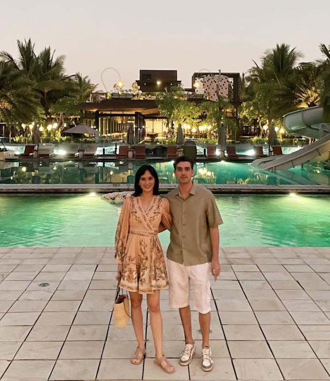 Putusan perceraian Fachri dan Renata dijatuhkan secara verstek karena Fachri sebagai tergugat tak hadir dalam persidangan. Kedua hak asuh anak mereka, River dan Clover juga jatuh ke tangan Renata Kusmanto. Foto: Instagram/@renata711