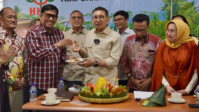 Ketua Umum DPN HKTI (Himpunan Kerukunan Tani Indonesia) Fadli Zon