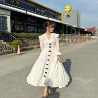 Fuji juga kerap membagikan momen-momen liburannya ke luar negeri. Penampilannya banyak dipuji makin cantik. Foto: (fuji_an/Instagram)