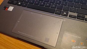 Untuk trackpad Asus Vivobook S14 (S3407QA) lebih besar dan memiliki gestur yang menarik. Setiap sisi baik atas, bawah, kanan, dan kirinya punya fungsi yang berbeda-beda. Detailnya seperti yang terlihat di gambar. Foto: (Panji Saputro/detikINET).