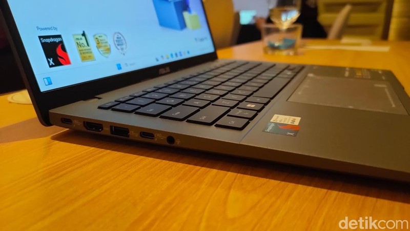 Asus akan menghadirkan line up terbaru Vivobook S14 di Indonesia. Berikut wujudnya, yang punya gestur menarik di touchpad-nya.