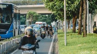 Kebijakan ini juga berkaitan dengan pernyataan Gubernur DKI Jakarta, Pramono Anung, yang akan menertibkan jalur sepeda usai adanya korban jiwa akibat kecelakaan.  