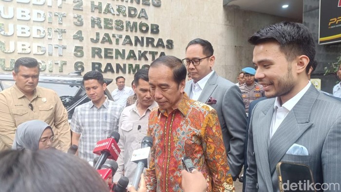 Jokowi di Polda Metro Jaya.