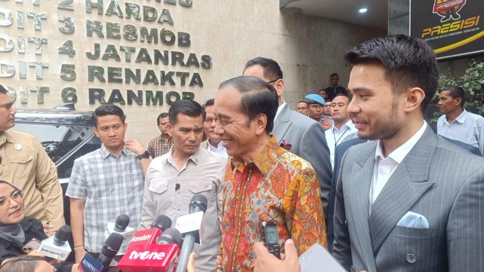 Jokowi (kemeja batik cokelat)-(Rizky/detikcom)