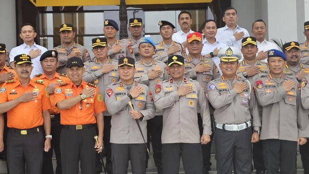 Kabasarnas Ikut Tanam Pohon di Polda Riau
