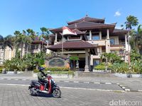 Hujan dan Angin Kencang, Atap SDN 2 Kritig Kebumen Ambrol