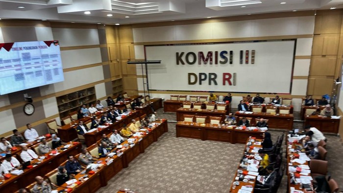 Kapolres Metro Jakarta Timur Kombes Nicolas Ary Lilipaly dalam RDPU bersama Komisi III DPR RI dan keluarga mahasiswa UKI, Kenzha Ezra Walewangko