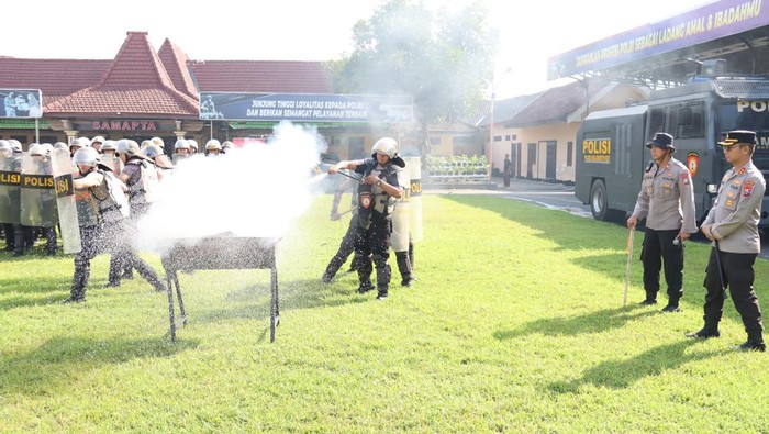 Kapolres Mojokerto Kota Uji Kemampuan Dalmas Personelnya
