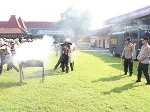 Momen Kapolres Mojokerto Kota Uji Kemampuan Dalmas Personelnya