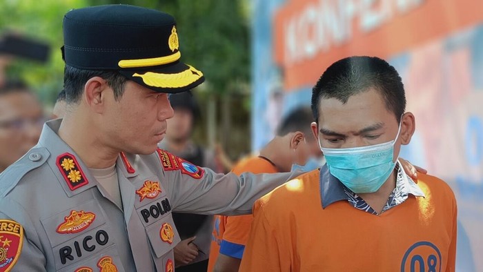 Kapolres Probolinggo Kota AKBP Rico Yumasri saat mencecar pertanyaan kepada pelaku curanmor