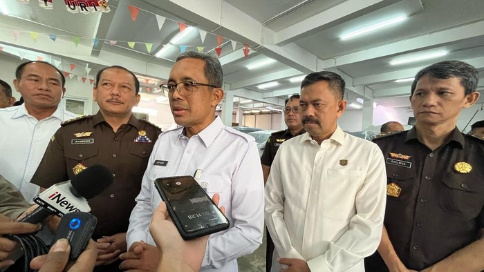Kepala Badan Pemulihan Aset Kejagung Amir Yanto, Jaksa Agung Muda Bidang Pembinaan Bambang Sugeng Rukmono, dan Sekjen Kementerian Imipas Asep Kurnia (kiri ke kanan).
