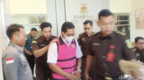 Kepala Sekolah (Kepsek) SMKN 1 Klungkung, I Wayan Siarsana, ditetapkan sebagai tersangka dana komite di PIP, Rabu (30/4/2025).