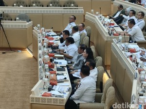 Ahmad Luthfi hingga Pramono Rapat Bersama Komisi II DPR Bahas Keuangan Daerah