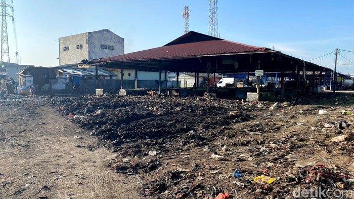 Kondisi Pasar Gedebage usai tumpukan sampah diangkut.
