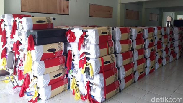 Koper jemaah calon haji Embarkasi Solo mulai tiba di Asrama Haji Donohudan, Ngemplak, Boyolali, Kamis (30/4/2025).