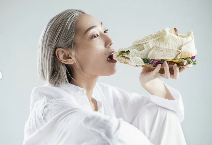 Kreatif! Seniman Jepang Ini Bikin Karya Seni Berbahan Roti Tawar