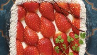 Penggemar stroberi dijamin puas! Manama Sasaki pernah menjadikan irisan stroberi sebagai topping untuk roti tawar bersama fresh cream. Foto: Manama Sasaki via Bored Panda