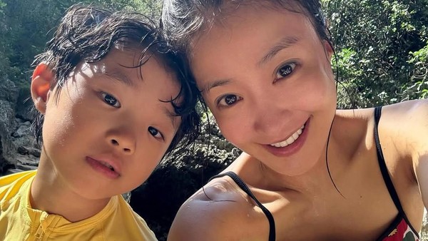 7 Momen Liburan Lee Si Young di Saipan Bareng Anak Usai Kabar Perceraian