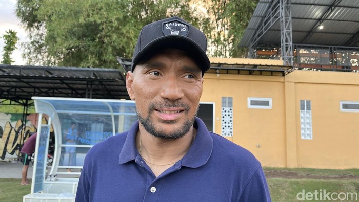 Manajer PSS Sleman, Leonard Tupamahu di Lapangan Pakembinangun, Sleman, Rabu (30/4/2025).