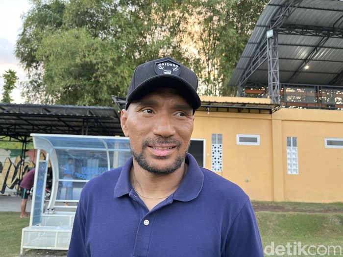 Manajer PSS Sleman, Leonard Tupamahu di Lapangan Pakembinangun, Sleman, Rabu (30/4/2025).