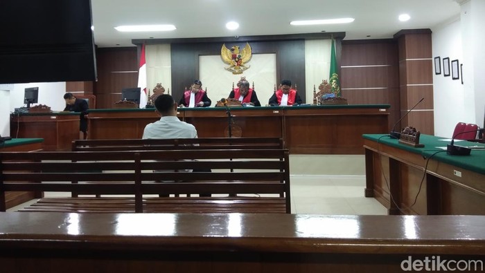 Mantan Ketua KONI Makassar Ahmad Susanto menjalani sidang kasus korupsi dana hibah di PN Makassar.
