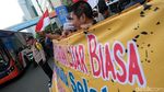 Massa Demo Dugaan Kecurangan PSU Bengkulu Selatan di Bawaslu
