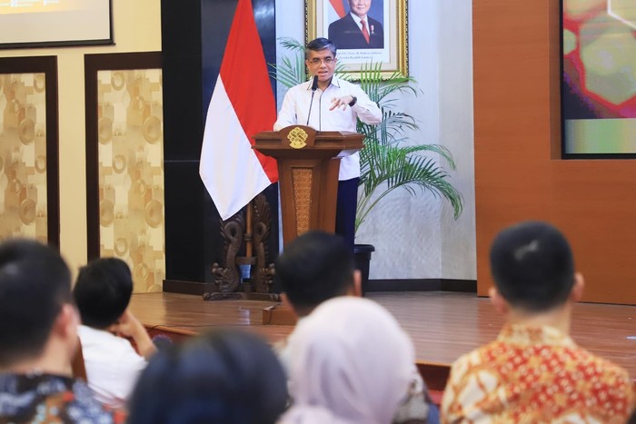 Menaker Ajak Perusahaan Pemberi Kerja TKA Kolaborasi Perkuat TKM