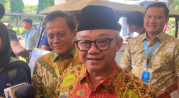 Mendikdasmen beri kabar terbaru terkait pelaksanaan SPMB 2025.