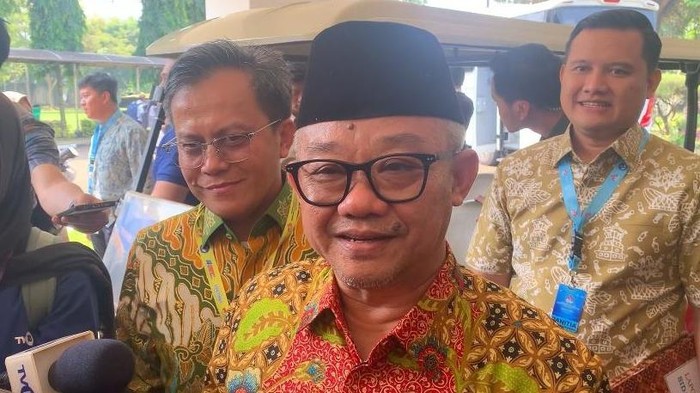 Mendikdasmen beri kabar terbaru terkait pelaksanaan SPMB 2025.