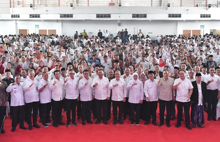 Menteri Desa dan Pembangunan Daerah Tertinggal (Mendes PDT) Yandri Susanto menghadiri musyawarah desa/kelurahan khusus pembentukan Koperasi Desa (Kopdes) dan Kelurahan Merah Putih di Jatim Expo, di Surabaya, pada Rabu (30/4/2025).