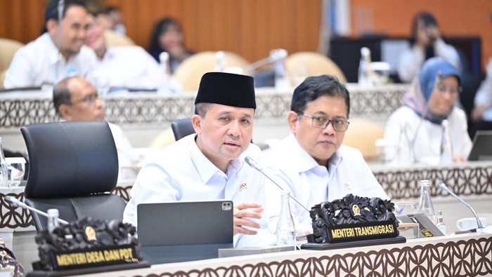 Menteri Transmigrasi M Iftitah Sulaiman Suryanagara