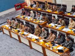 Menteri UMKM Dicecar DPR soal KUR di Bawah Rp 100 Juta Diminta Agunan