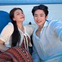 “bener bener ga boleh ga upload sedetik pun iya apa yg udah sah😭😭💖” “Eonnie bagi gogle drive nya aj biar kita liat sendiri deh,” komentar sejumlah penggemar yang gemas melihat kemesraan Ailee dan Choi Si Hun. Foto: Instagram