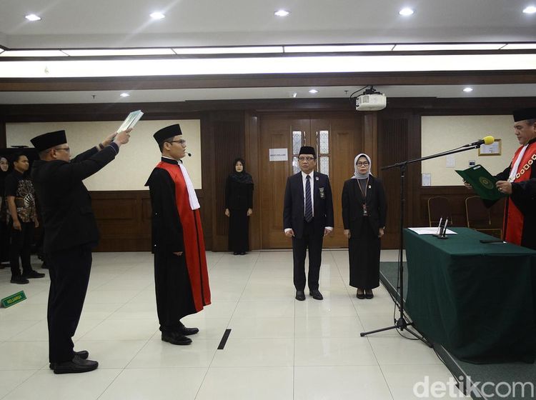 Momen Eks Jurnalis Dilantik Jadi Hakim Ad Hoc Tipikor