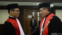 Para hakim ad hoc bersama majelis hakim tipikor yang lain akan ditantang mengadili kasus-kasus besar seperti kasus suap hakim CPO minyak goreng hingga kasus Pertamax oplosan.