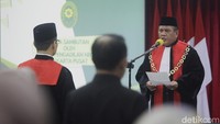 Prabowo mengaku terkejut mengetahui bahwa gaji hakim belum pernah mengalami kenaikan selama 18 tahun terakhir. Padahal, para hakim dinilai memiliki tanggung jawab besar dalam menangani perkara-perkara dengan nilai yang mencapai triliunan rupiah. (Ari Saputra/detikcom)