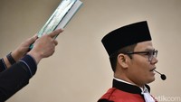 Untuk mengatasi hal tersebut, pemerintah berjanji akan membangun perumahan secara besar-besaran. Prabowo menyatakan bahwa penataan dan penyediaan hunian bagi para hakim sudah mulai direncanakan dan diharapkan segera terlaksana. (Ari Saputra/detikcom)