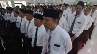 Sebanyak 270 anggota Satgas PPIH Embarkasi Solo Tahun 1446H/2025 dikukuhkan untuk melayani para calon haji selama masuk di asrama haji tersebut.