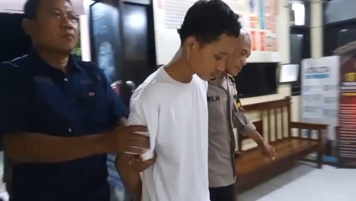 MZ (berkaos putih), pelaku pembunuhan wanita di Rumpin Bogor