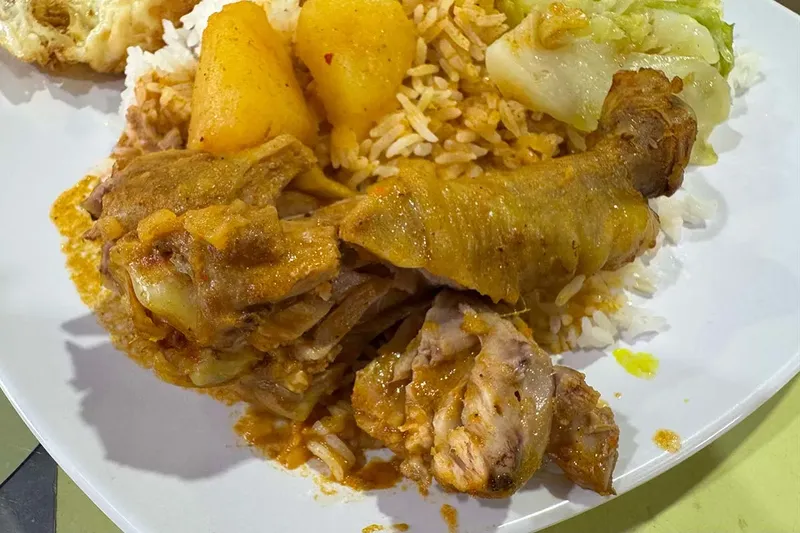 Kedai Nasi Kari khas Indonesia Diantre Mengular di Singapura
