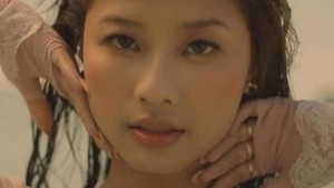Berikutnya adalah Christy Gardenia dengan aura yang memikat. Sosok yang satu ini punya latar belakang modelling dan seni pertunjukan. Foto: 88rising