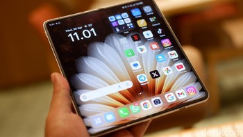Oppo Find N5 mengusung layar utama Foldable LTPO OLED 8,12 inch beresolusi 2.248 x 2.480 piksel, dengan refresh rate adaptif 1-120 Hz dan kecerahan hingga 2.100 nits. Foto: Adi Fida Rahman/detikINET