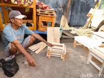 Ozi dan Amanah Ortu yang Dirawat di Lapak Meja Kayu