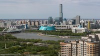 Gedung-gedung tinggi menjulang di tengah lanskap modern Astana.