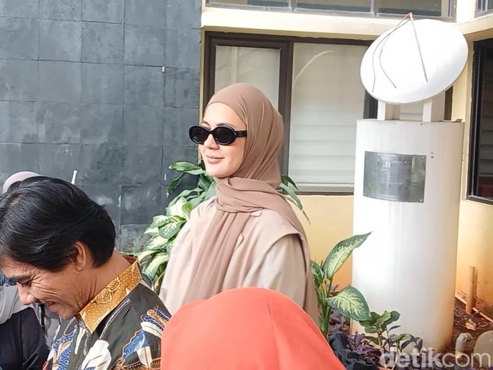 Paula Verhoeven Paula Verhoeven di Komnas Perempuan.