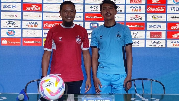 Karteker PSIS, M Ridwan dan pemain Riyan Ardiansyah dalam sesi jumpa pers lawan Bali United pada Rabu (30/4/2025).