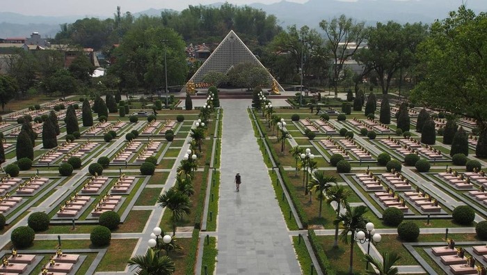 Pemakaman tentara Diem Biem Phu di Vietnam