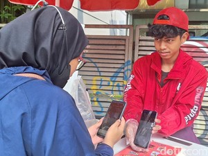 Teknologi QRIS Jadi Andalan, dari Jajan Cilok sampai Tambah Penghasilan