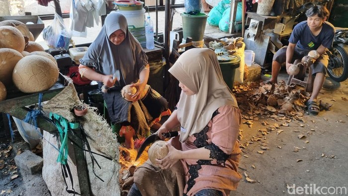 penjual kelapa di Pasar Menur surabaya