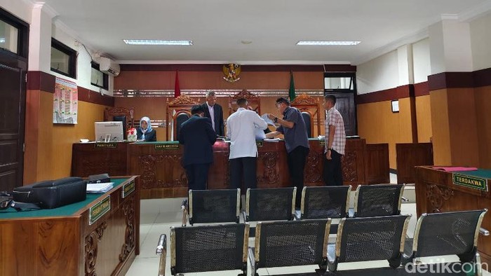Persidangan praperadilan adik-kakak yang terlibat dalam penganiayaan berujung tewasnya aktivis mahasiswa
